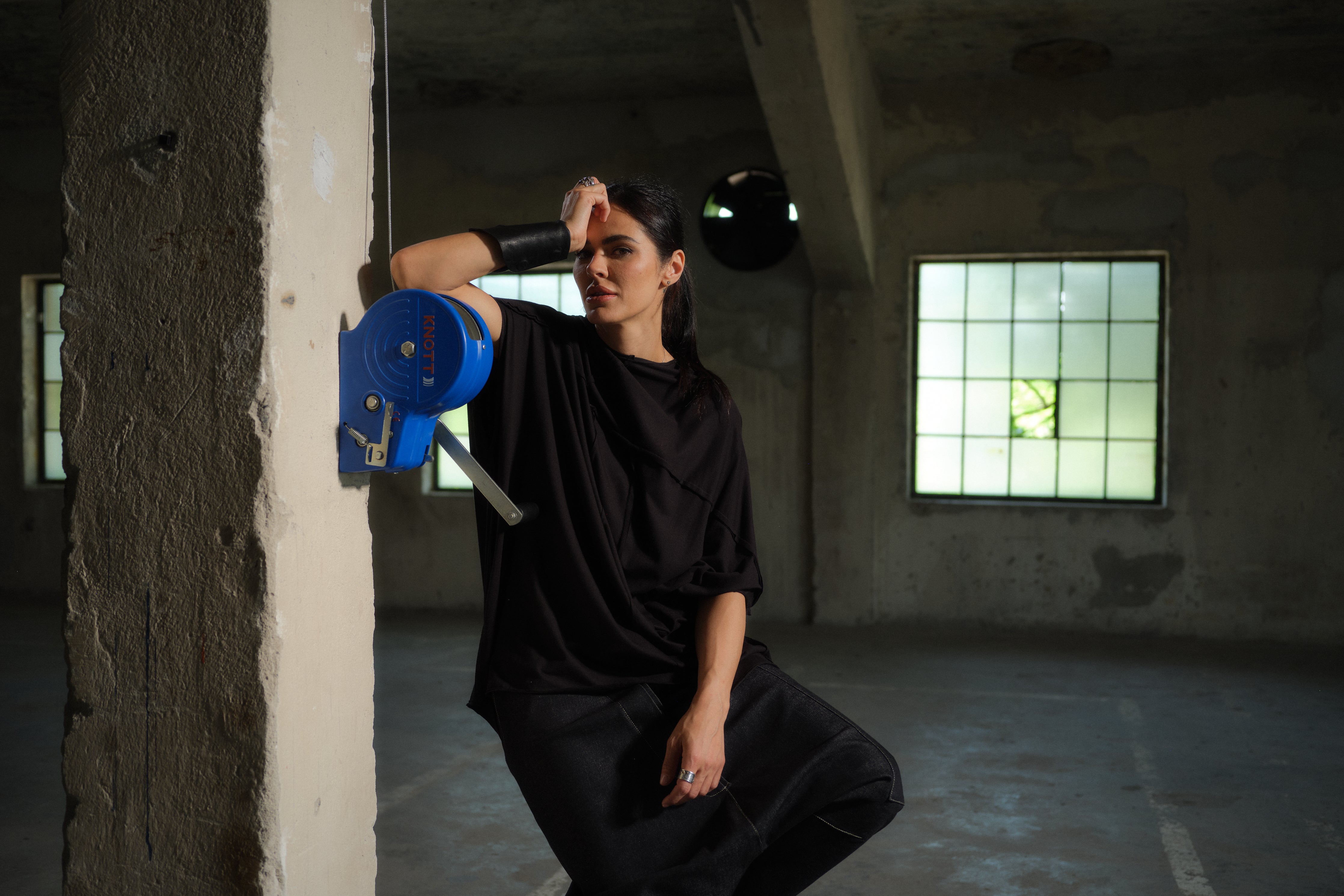 Avant-Garde Fashion: Pushing Boundaries in Design and Concept – FollowMeFs Avant-Garde Fashion: Pushing Boundaries in Design and Concept – FollowMeFs