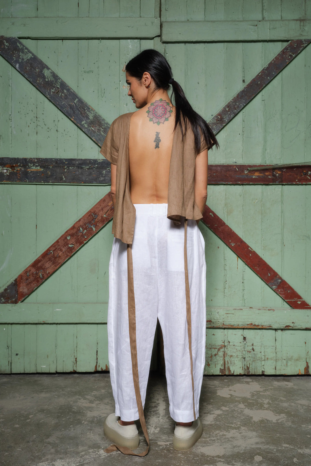 White Linen Japanese Style Pegged Pants - Back Pockets