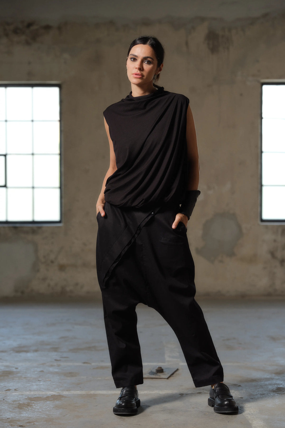 Japanese-Inspired Black Sleeveless Summer Top for Women