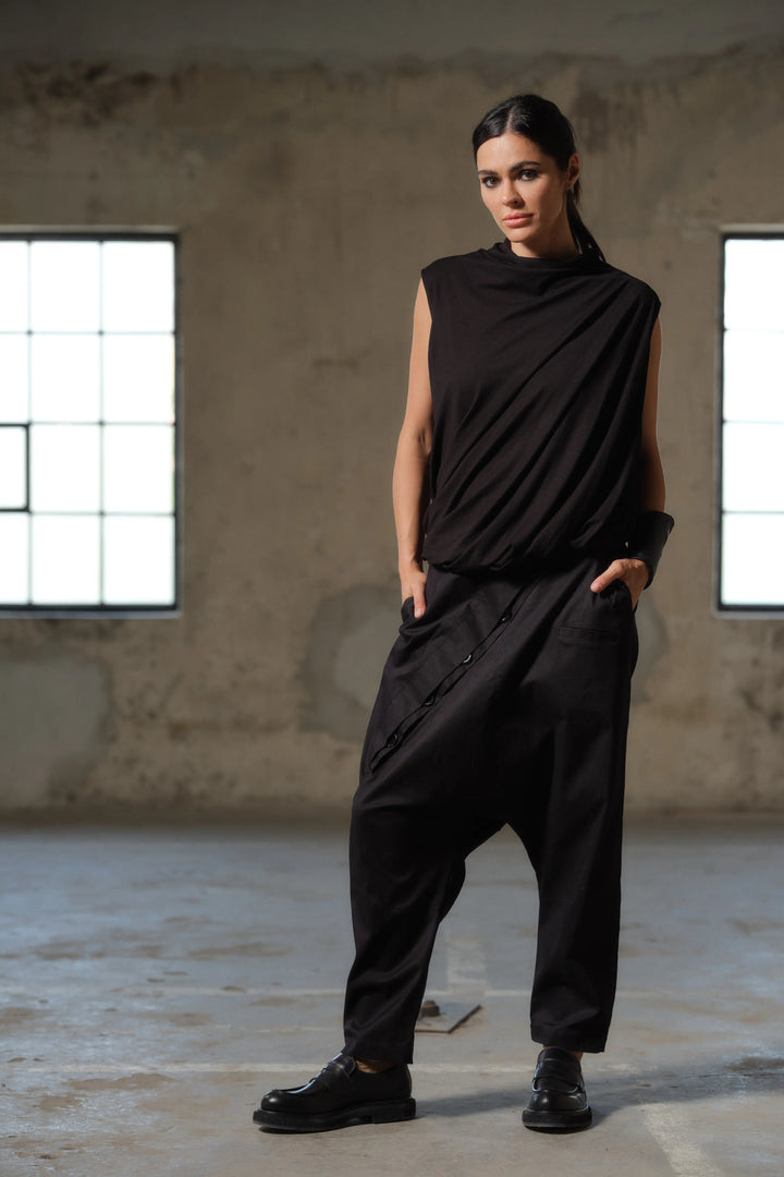 Japanese-Inspired Black Sleeveless Summer Top for Women