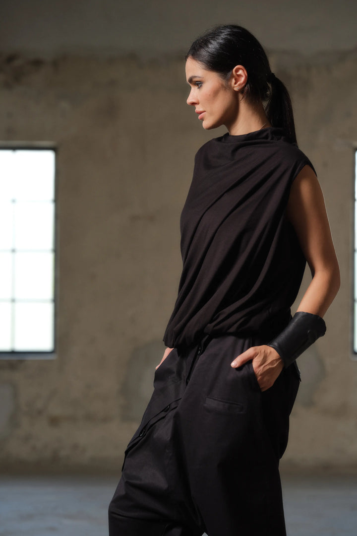 Japanese-Inspired Black Sleeveless Summer Top for Women