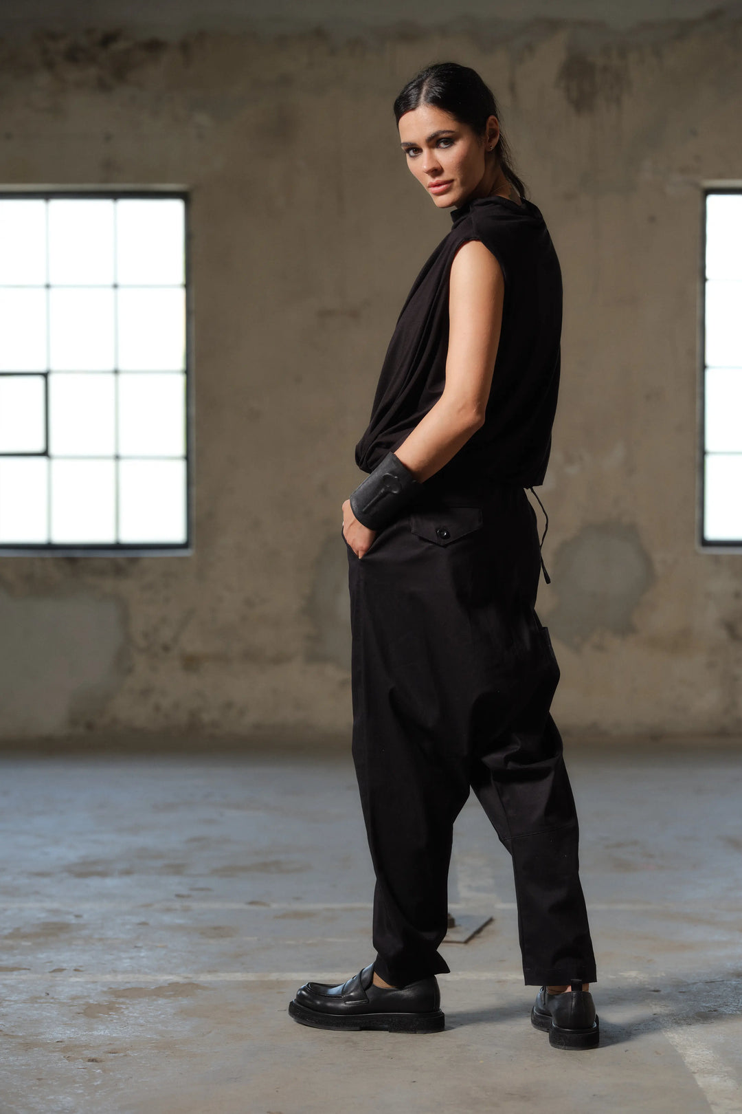 Japanese-Inspired Black Sleeveless Summer Top for Women