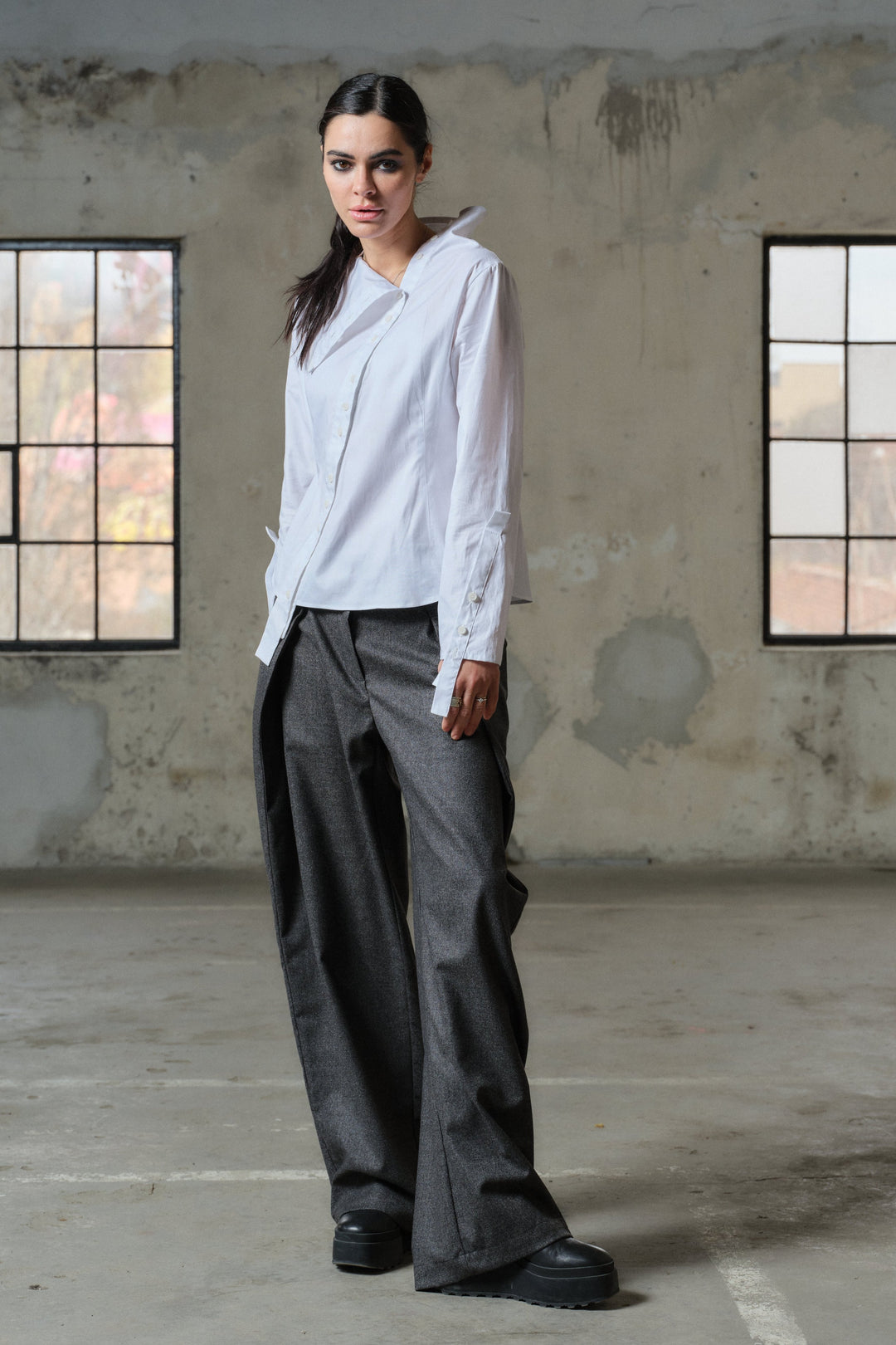 Elegant wide-leg merino wool pants