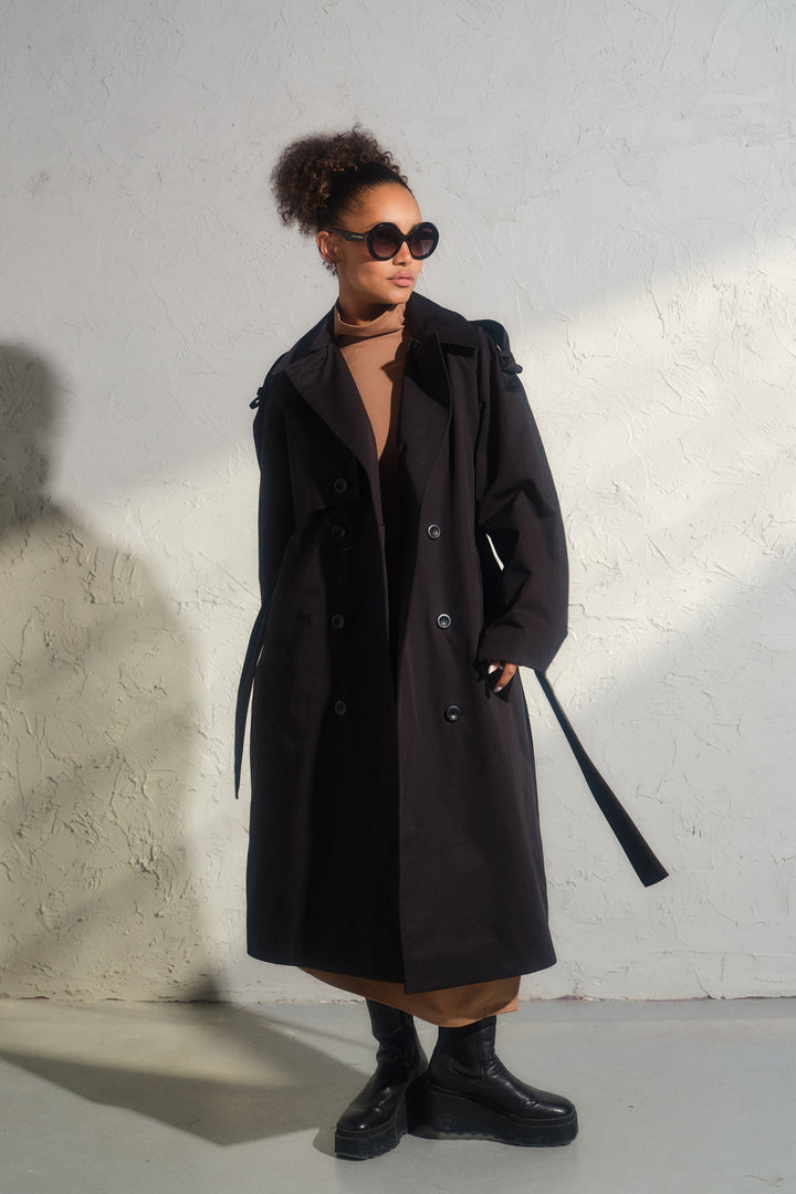 Double breasted trench coat in black