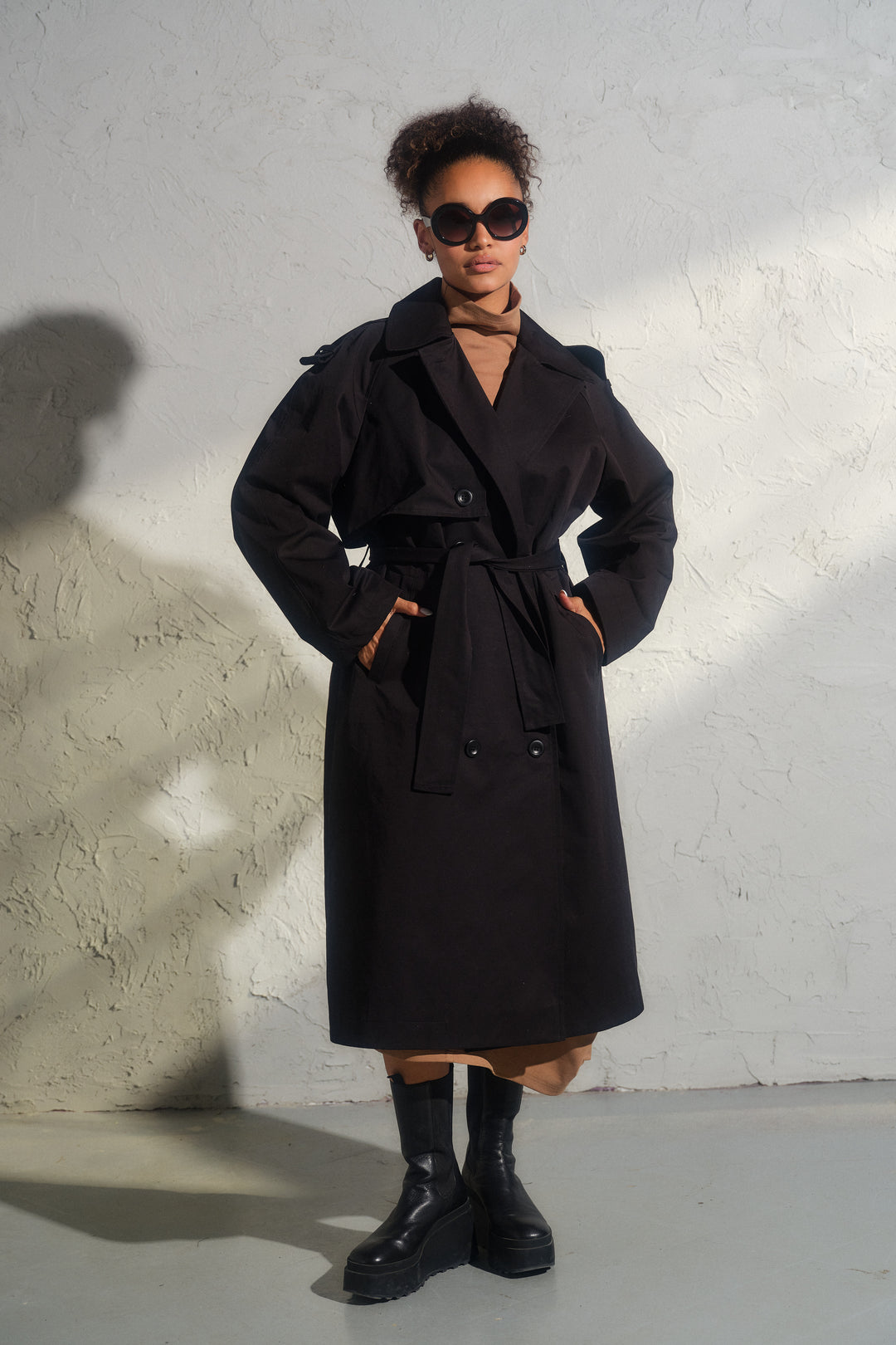 Double breasted trench coat in black