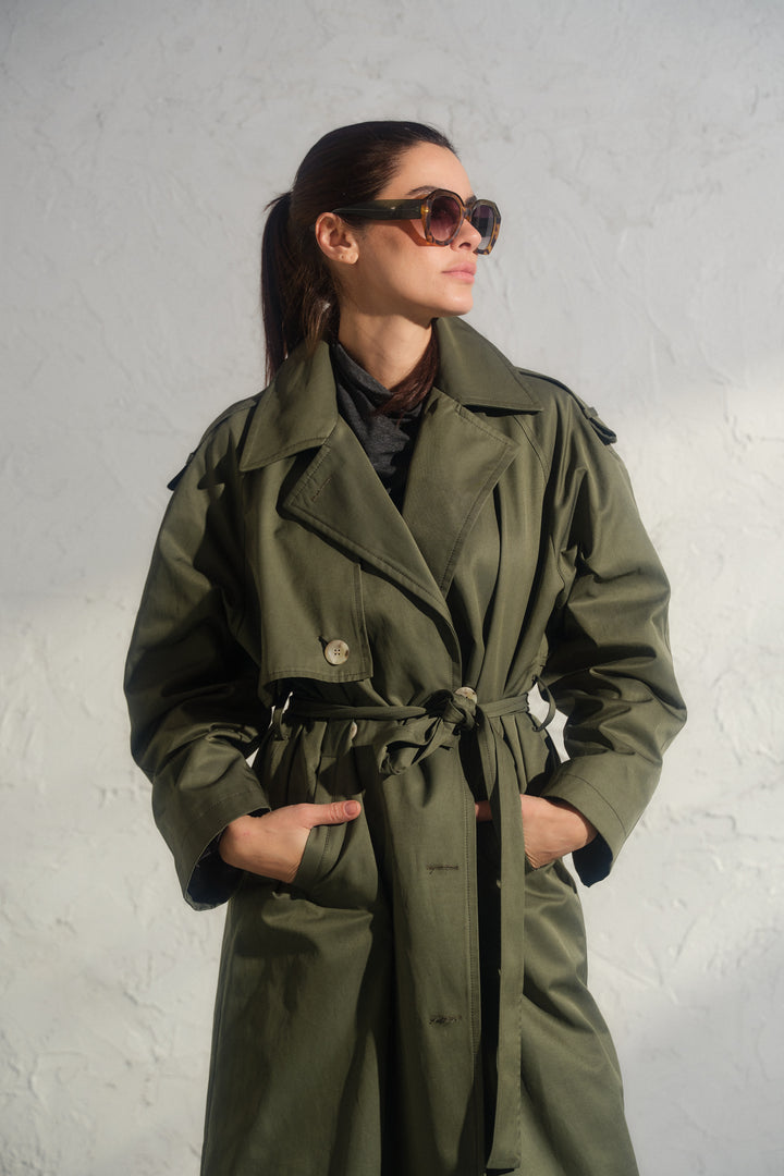 Double breasted trench coat in black