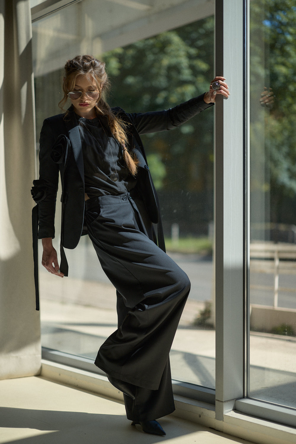Cool Merino Wool Blazer with Sculptural Roses – Black & Grey