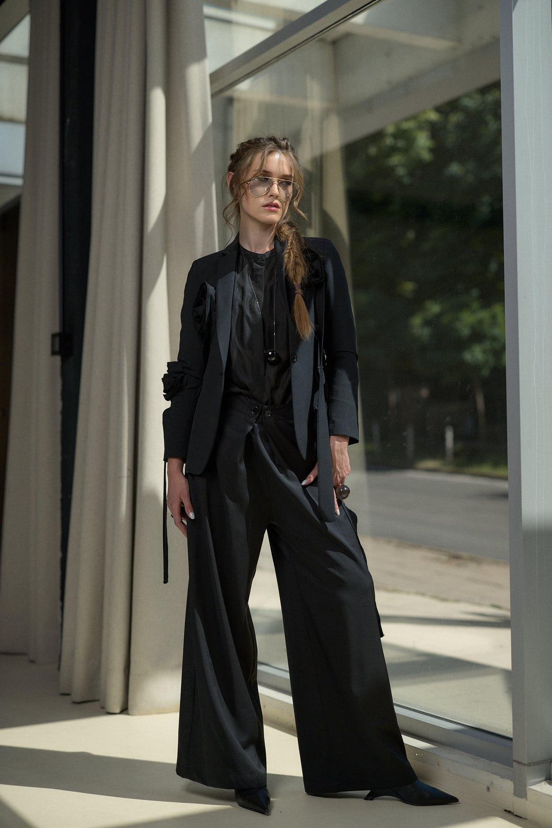 Cool Merino Wool Blazer with Sculptural Roses – Black & Grey