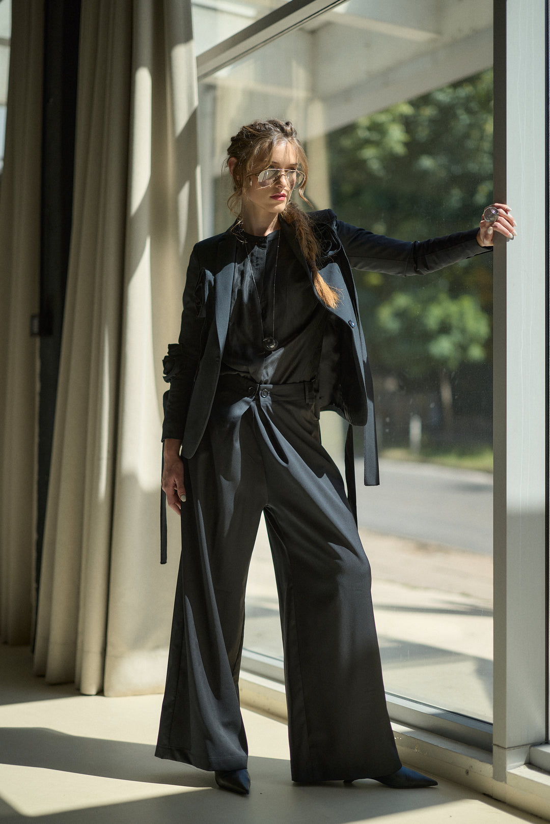 Cool Merino Wool Blazer with Sculptural Roses – Black & Grey