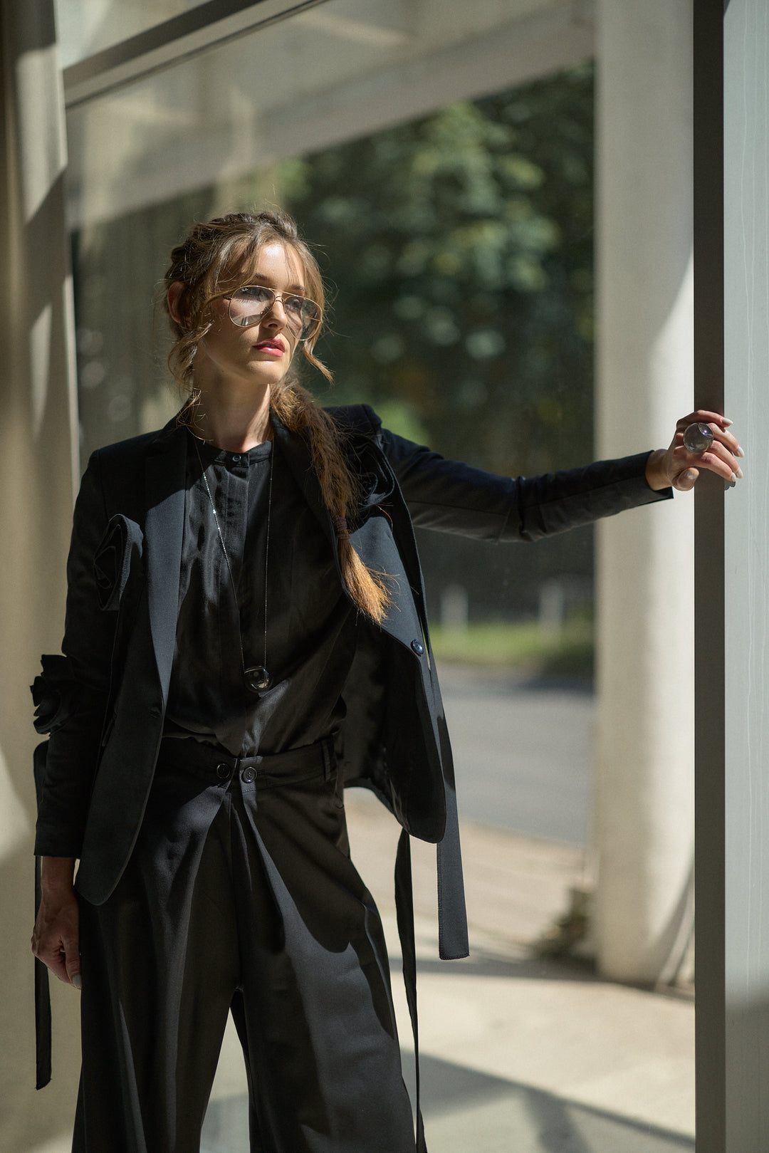 Cool Merino Wool Blazer with Sculptural Roses – Black & Grey