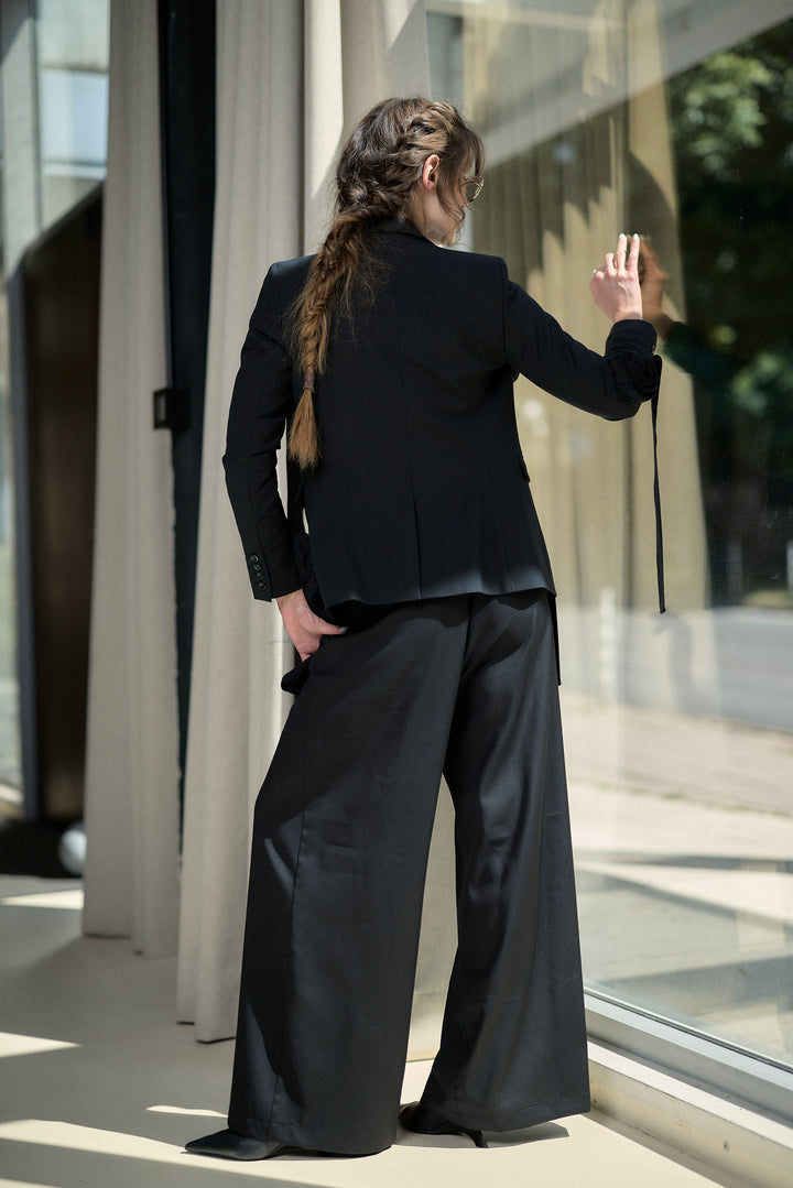 Cool Merino Wool Blazer with Sculptural Roses – Black & Grey