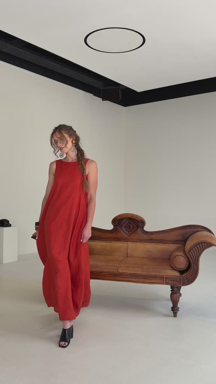 Atemberaubendes asymmetrisches Maxikleid aus Leinen