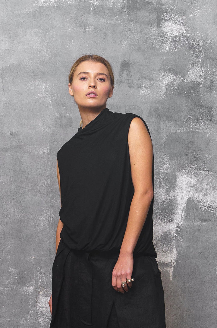 Sleeveless Black Minimalist Top