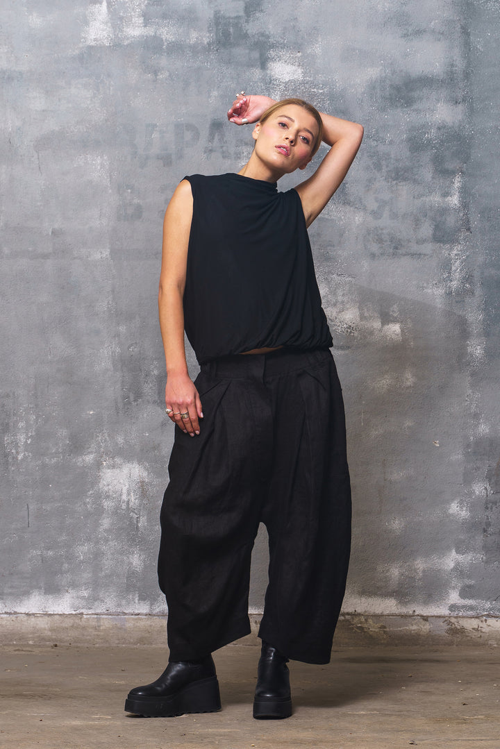 Sleeveless Black Minimalist Top