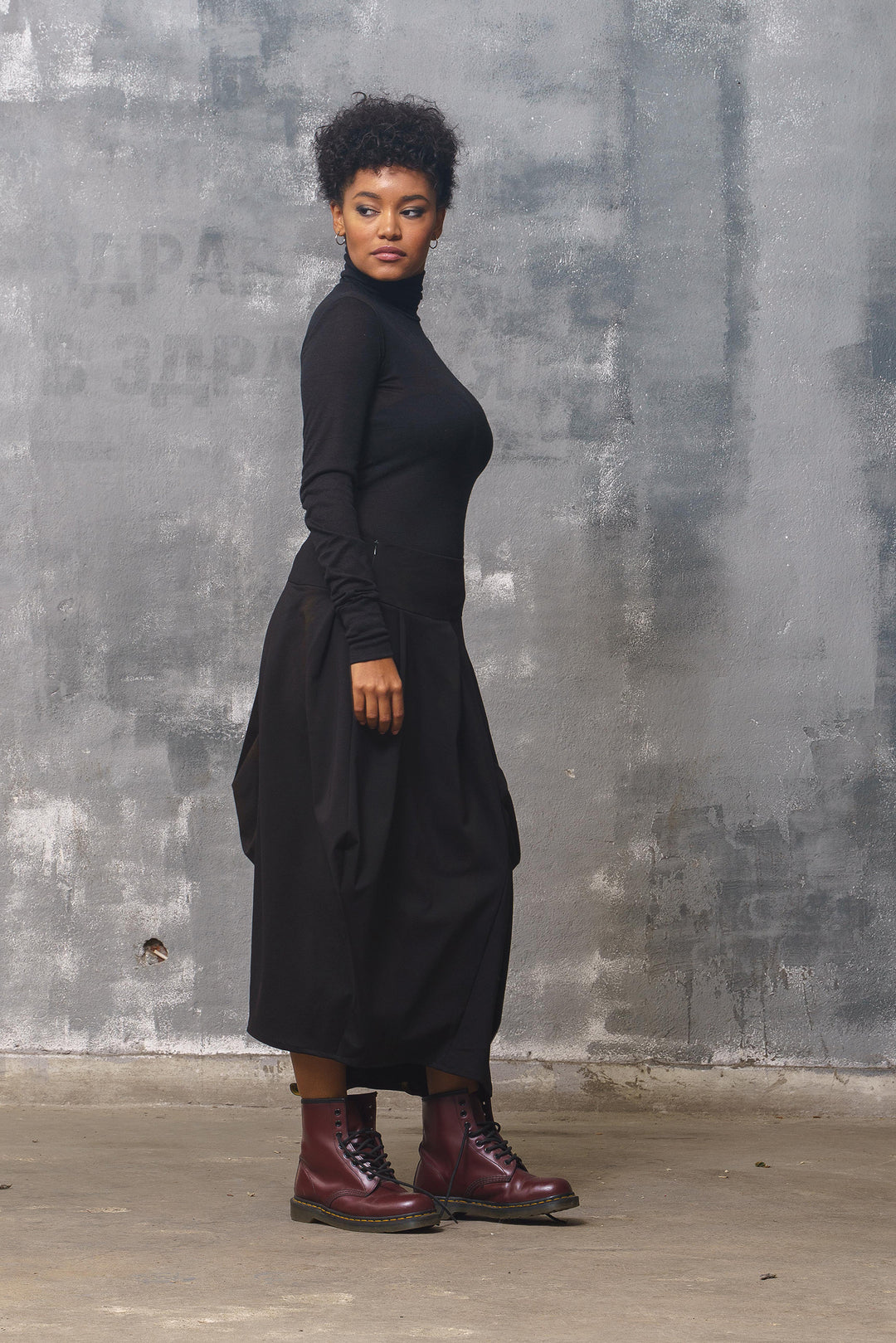 Black Knitted Fabric Mid Waist Skirt