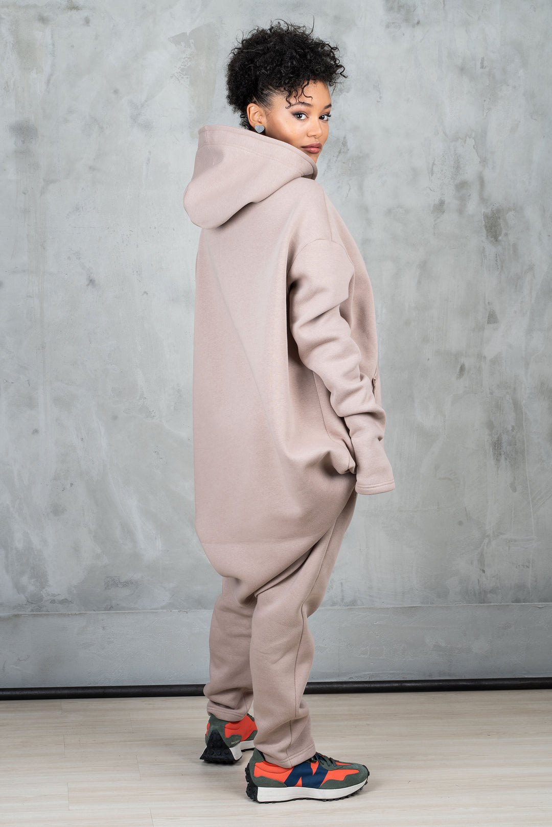 Asymmetrical activewear tracksuit set of sweatshirt and sweatpants