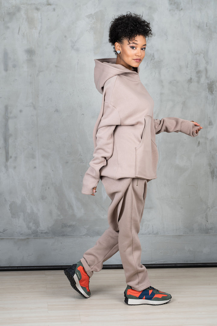 Asymmetrical activewear tracksuit set of sweatshirt and sweatpants