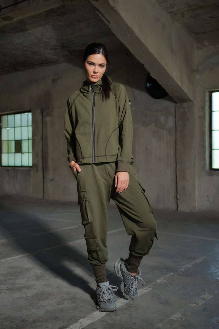 Casual cotton workout pants with cargo pockets