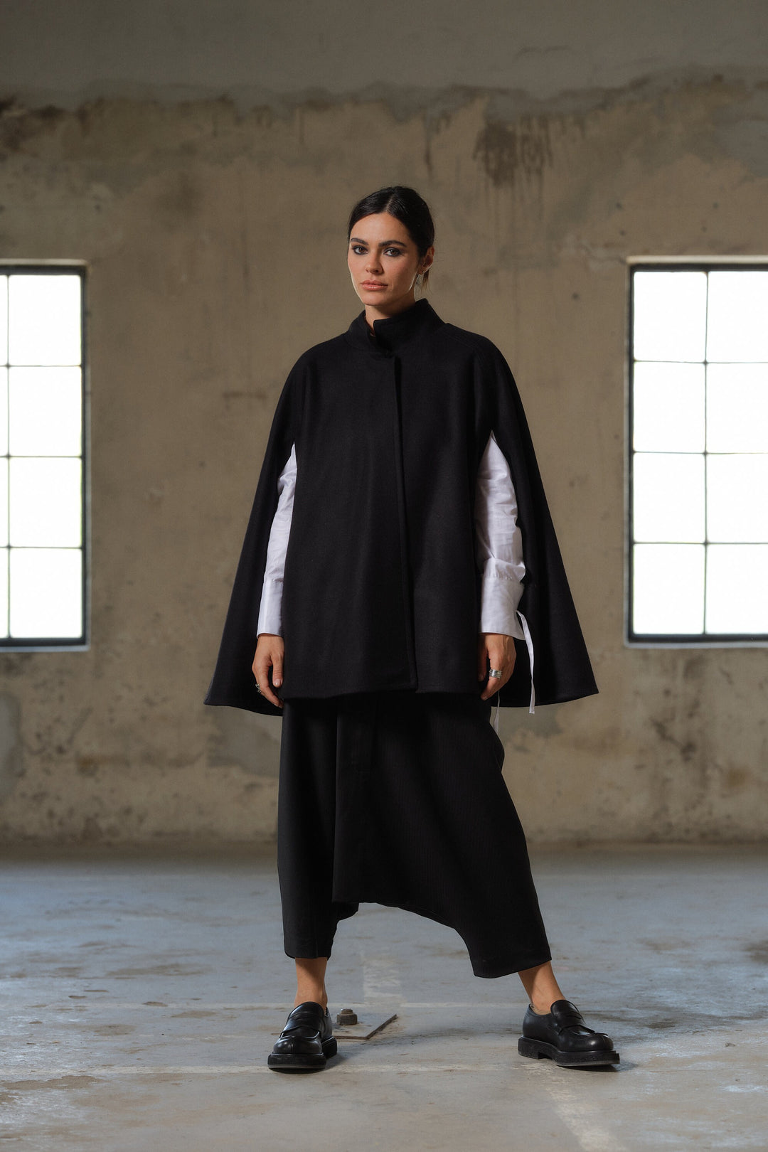 Elegant winter wool cape in black – FollowMeFs