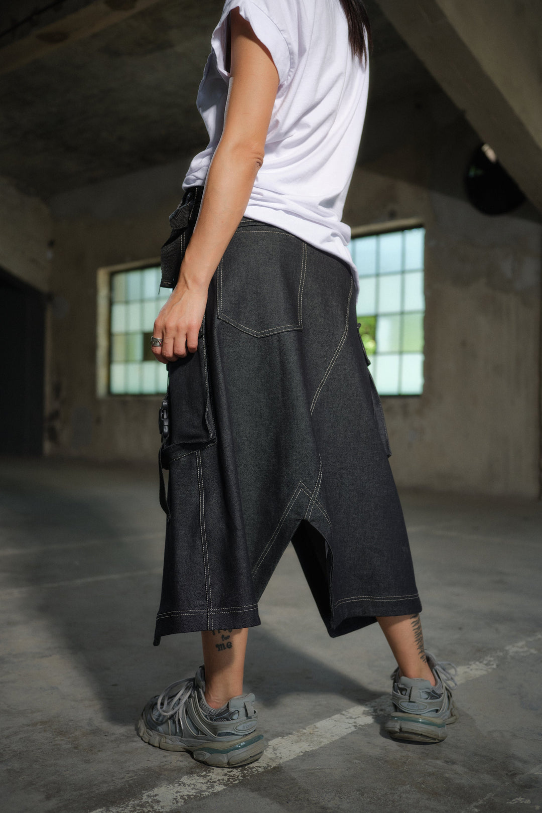 Long denim cargo skirt with low waist, Utility wrap skirt with cargo pockets, Black maxi denim skirt, Jean skirt, Techwear